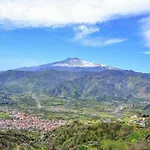 Apartment With Jacuzzi Near Etna