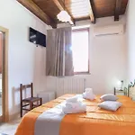 With Jacuzzi Near Etna Apartment *