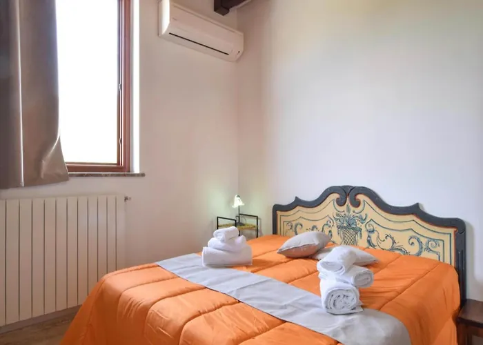 With Jacuzzi Near Etna * Gaggi